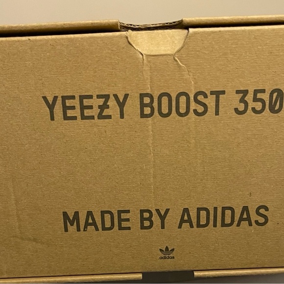 NWT Yeezy Boost sneakers - Picture 5 of 8
